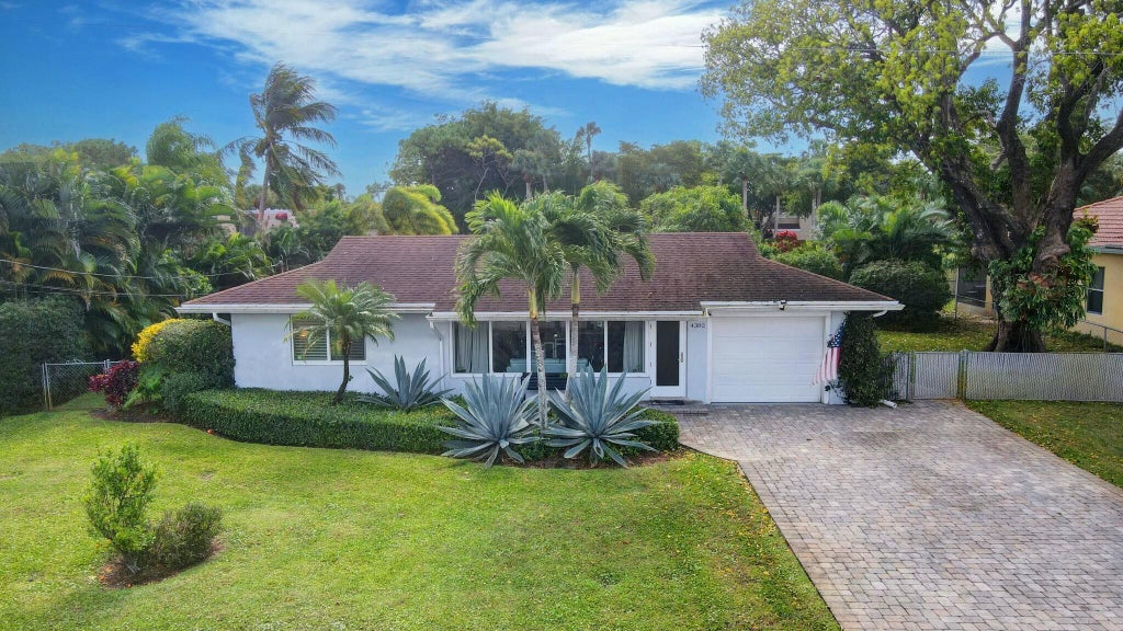 Photo of 4382 Brandon Drive, Delray Beach, FL 33445 (MLS # R11056793)