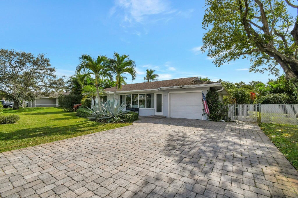 Photo of 4382 Brandon Drive, Delray Beach, FL 33445 (MLS # R11056793)