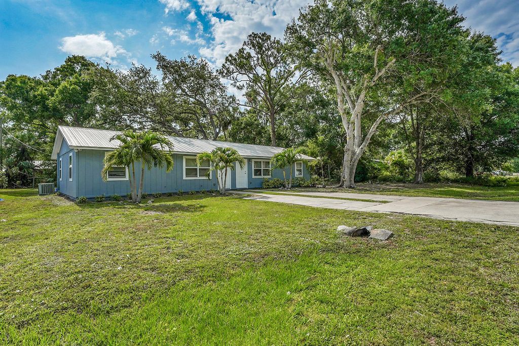 Photo of 5003 Sanibel Avenue, Fort Pierce, FL 34951 (MLS # R11089423)