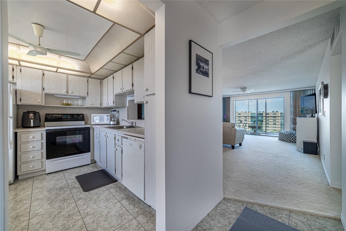 Meadowbrook Lakes - Residential