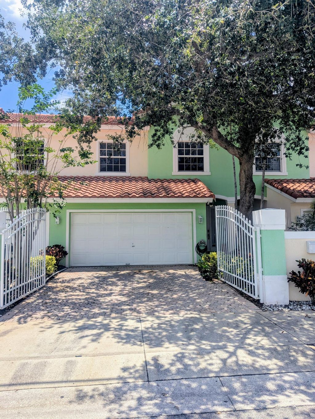 Photo of 1301 S Federal Highway #4, Lake Worth Beach, FL 33460 (MLS # B26028950)