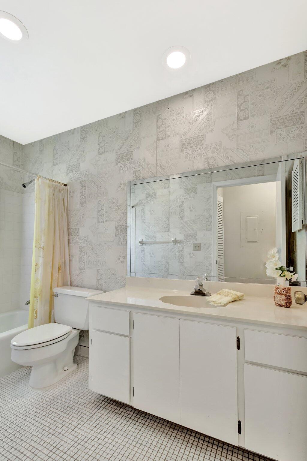 BANYAN HOUSE CONDO - Residential