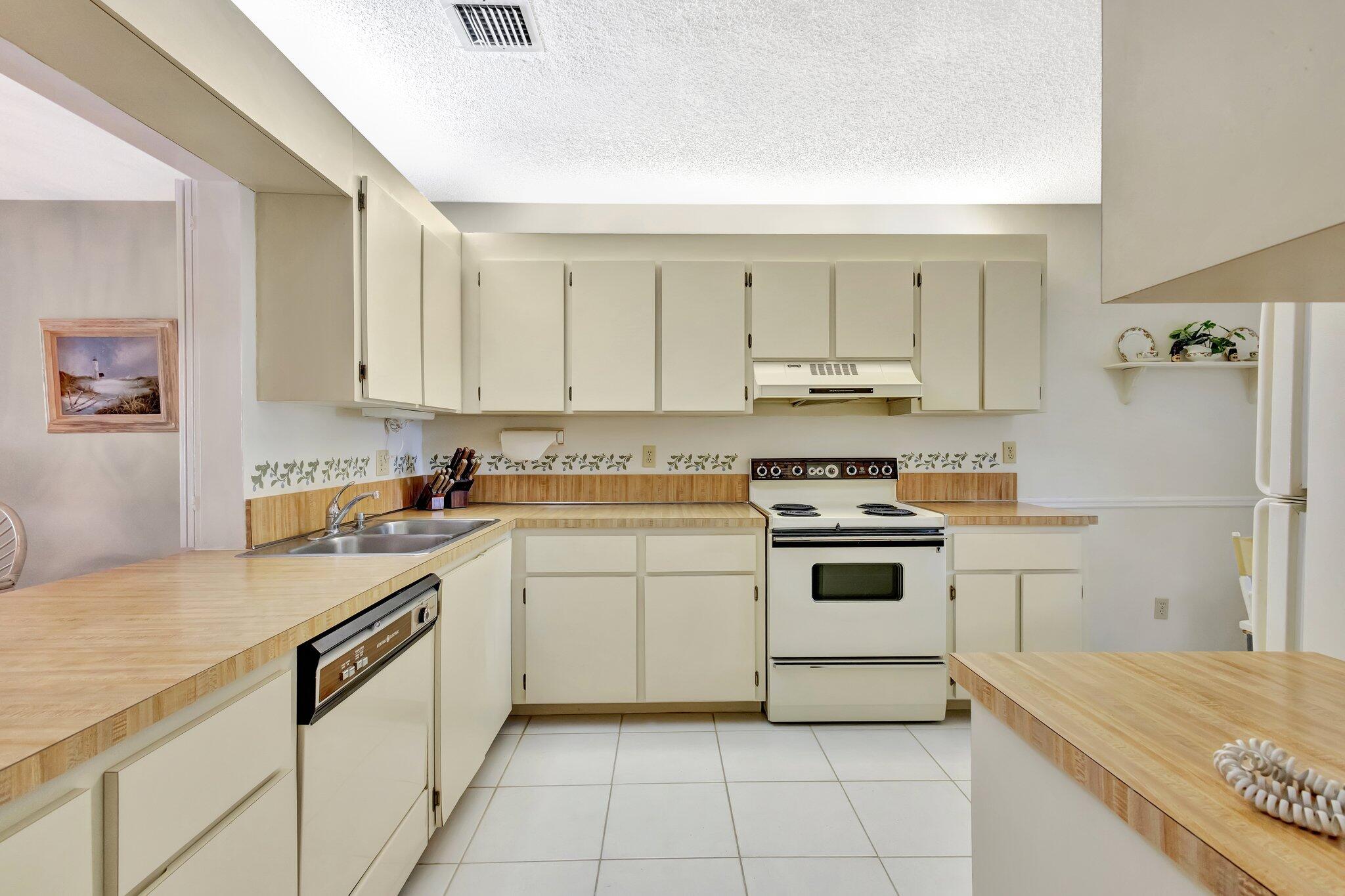 BANYAN HOUSE CONDO - Residential
