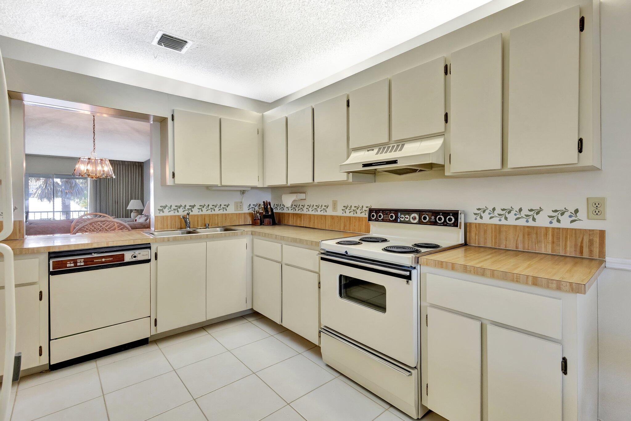 BANYAN HOUSE CONDO - Residential