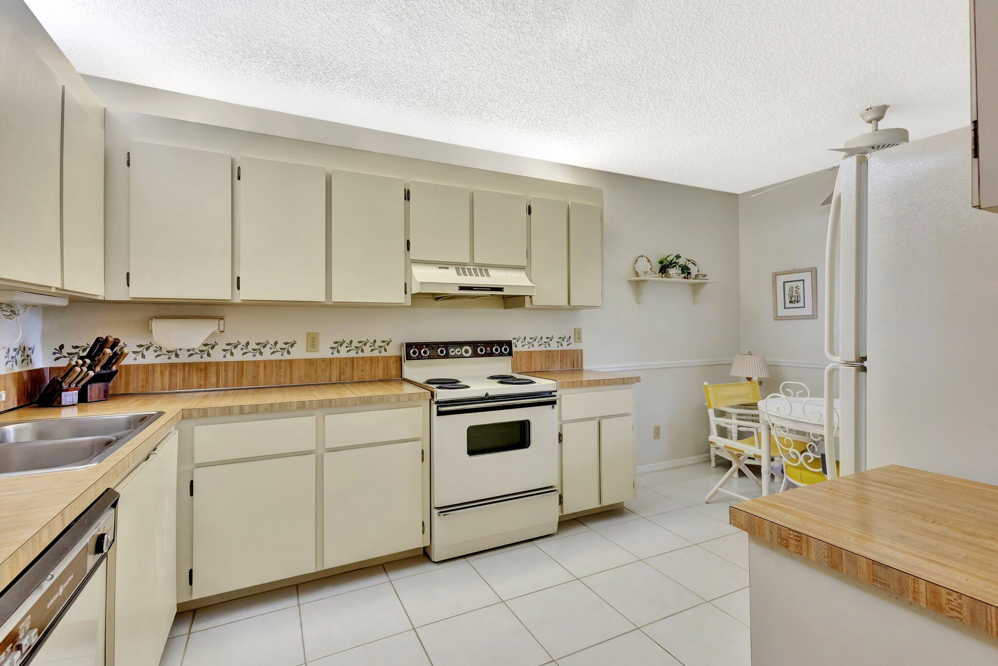 BANYAN HOUSE CONDO - Residential