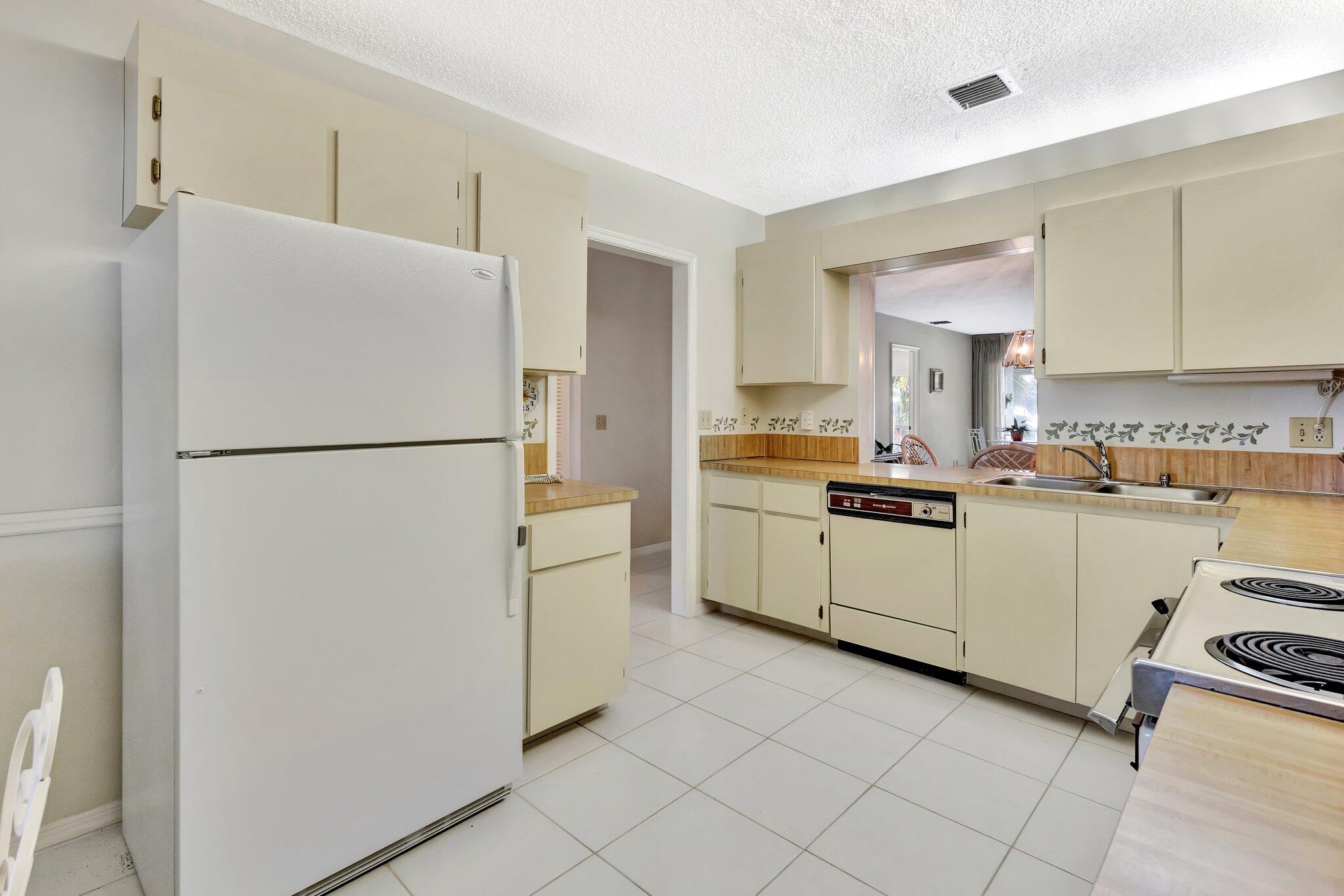 BANYAN HOUSE CONDO - Residential