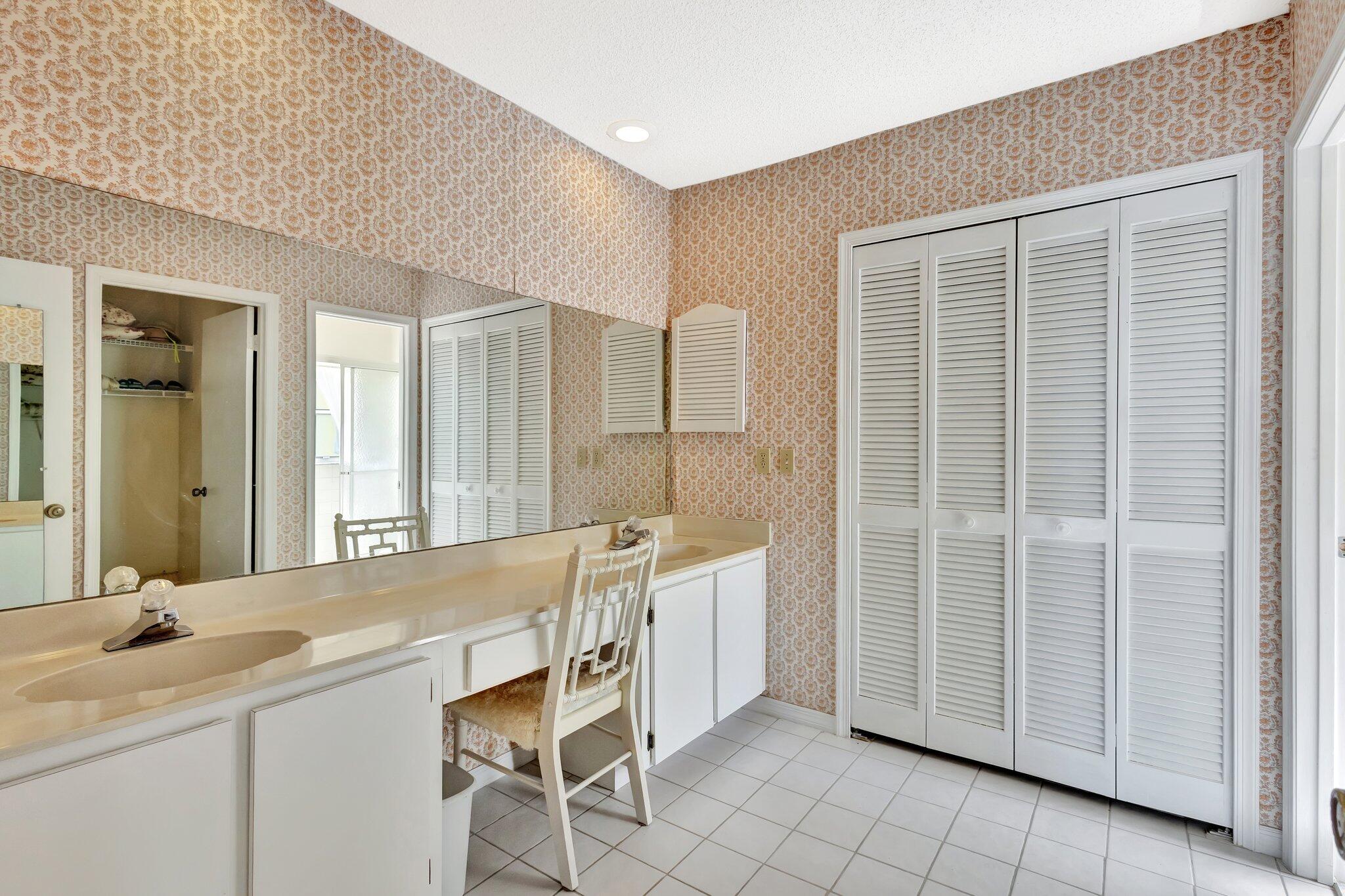 BANYAN HOUSE CONDO - Residential