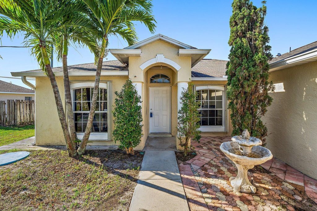 Photo of 532 SW Mccomb Avenue, Port Saint Lucie, FL 34953 (MLS # R10787815)
