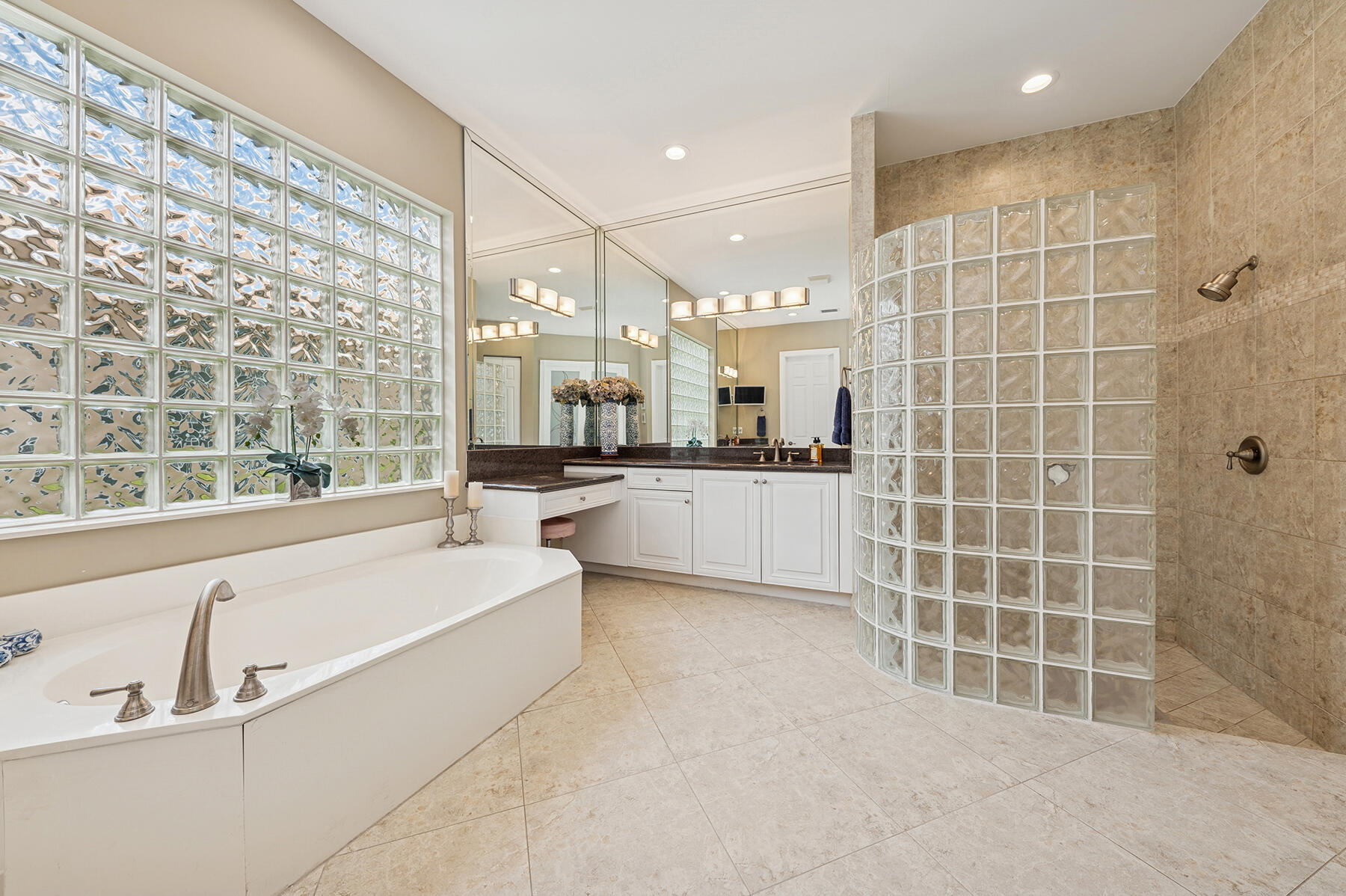 VALENCIA POINTE 1 - Residential