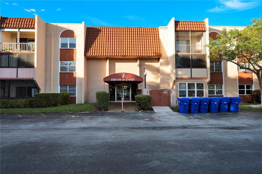 OAKBROOK - Residential