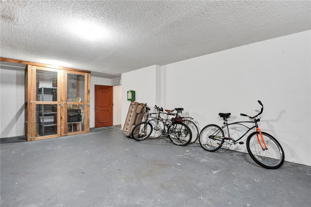 OAKBROOK - Residential