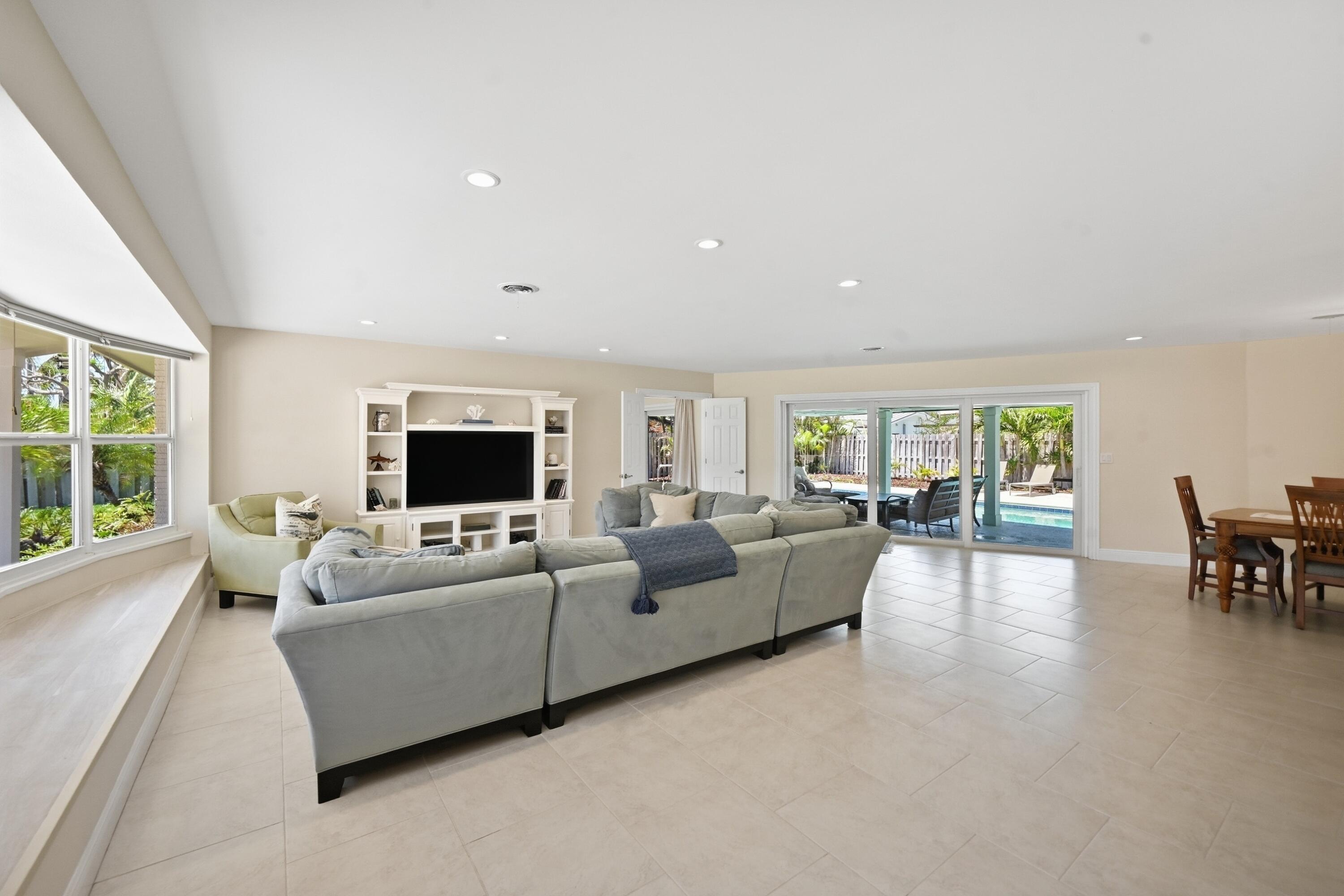 VENETIAN ISLES 3RD SEC - Residential