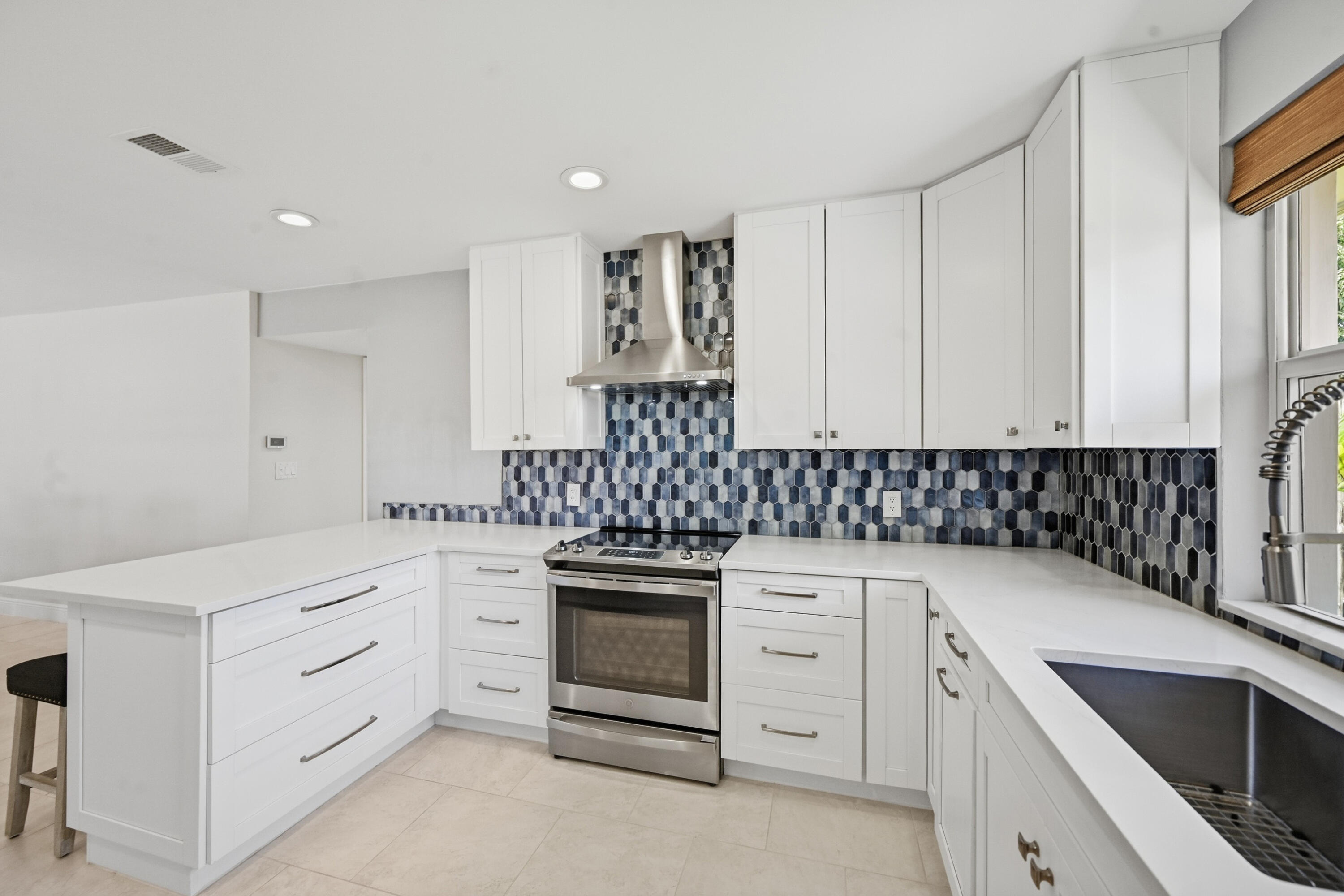 VENETIAN ISLES 3RD SEC - Residential