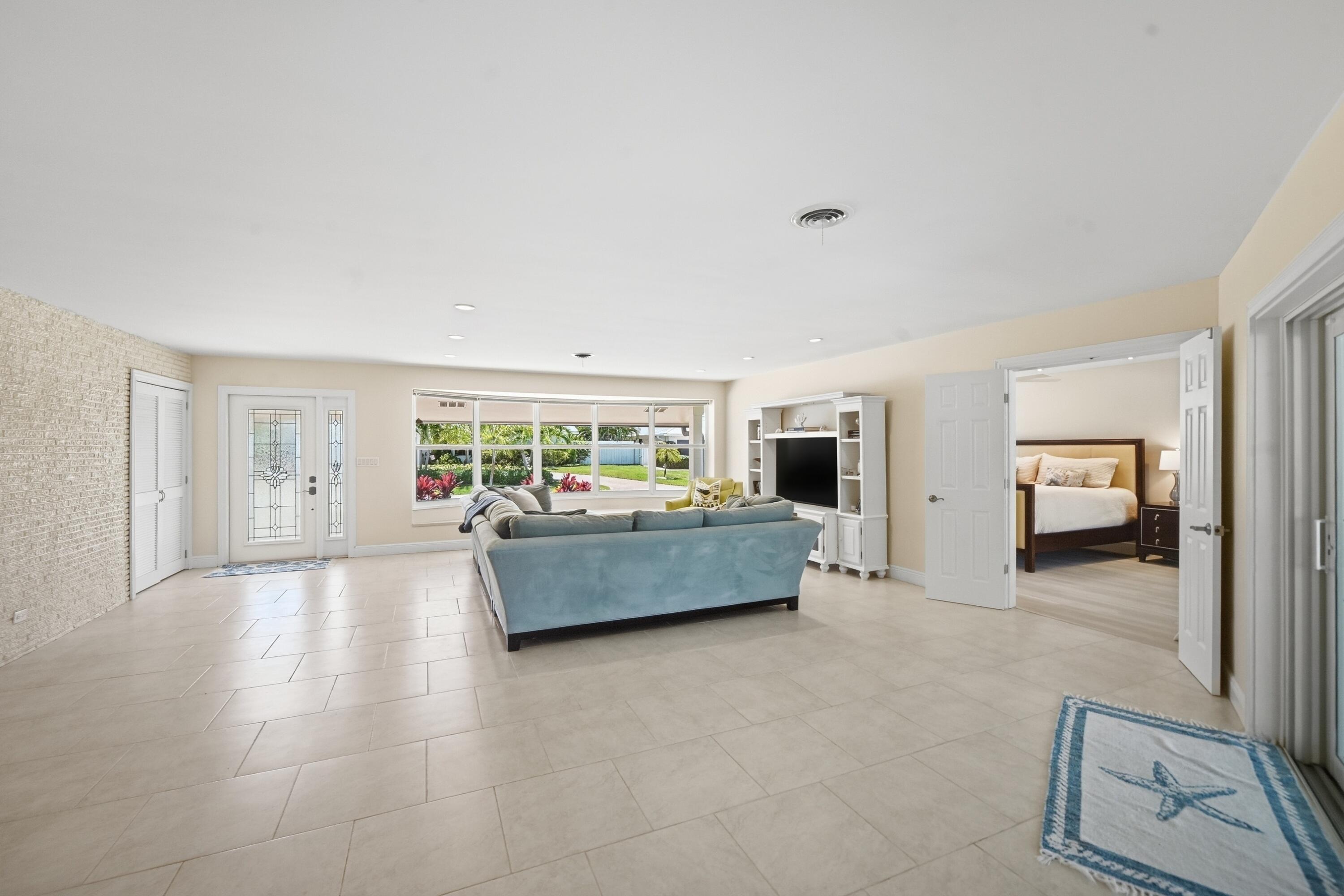 VENETIAN ISLES 3RD SEC - Residential