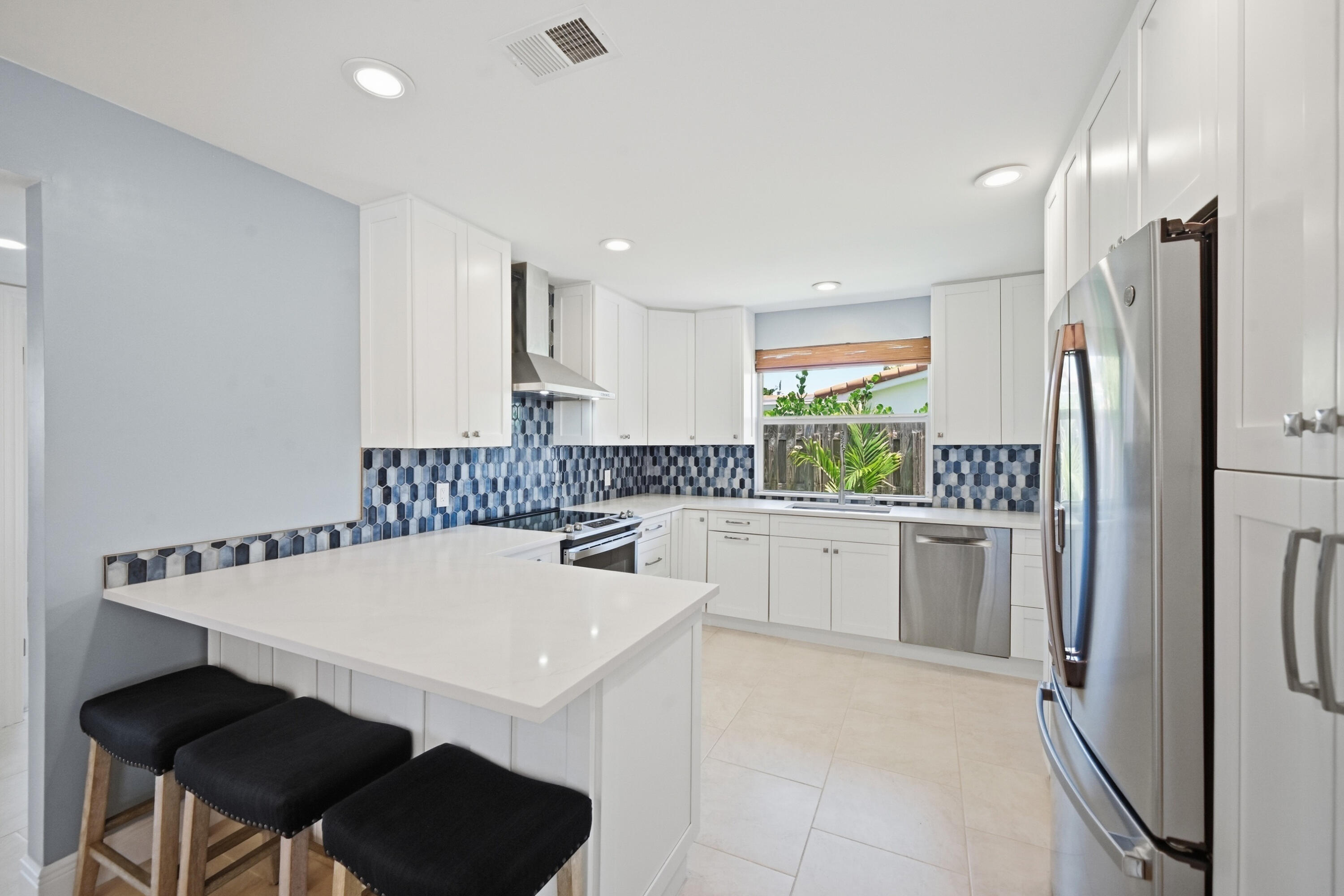VENETIAN ISLES 3RD SEC - Residential