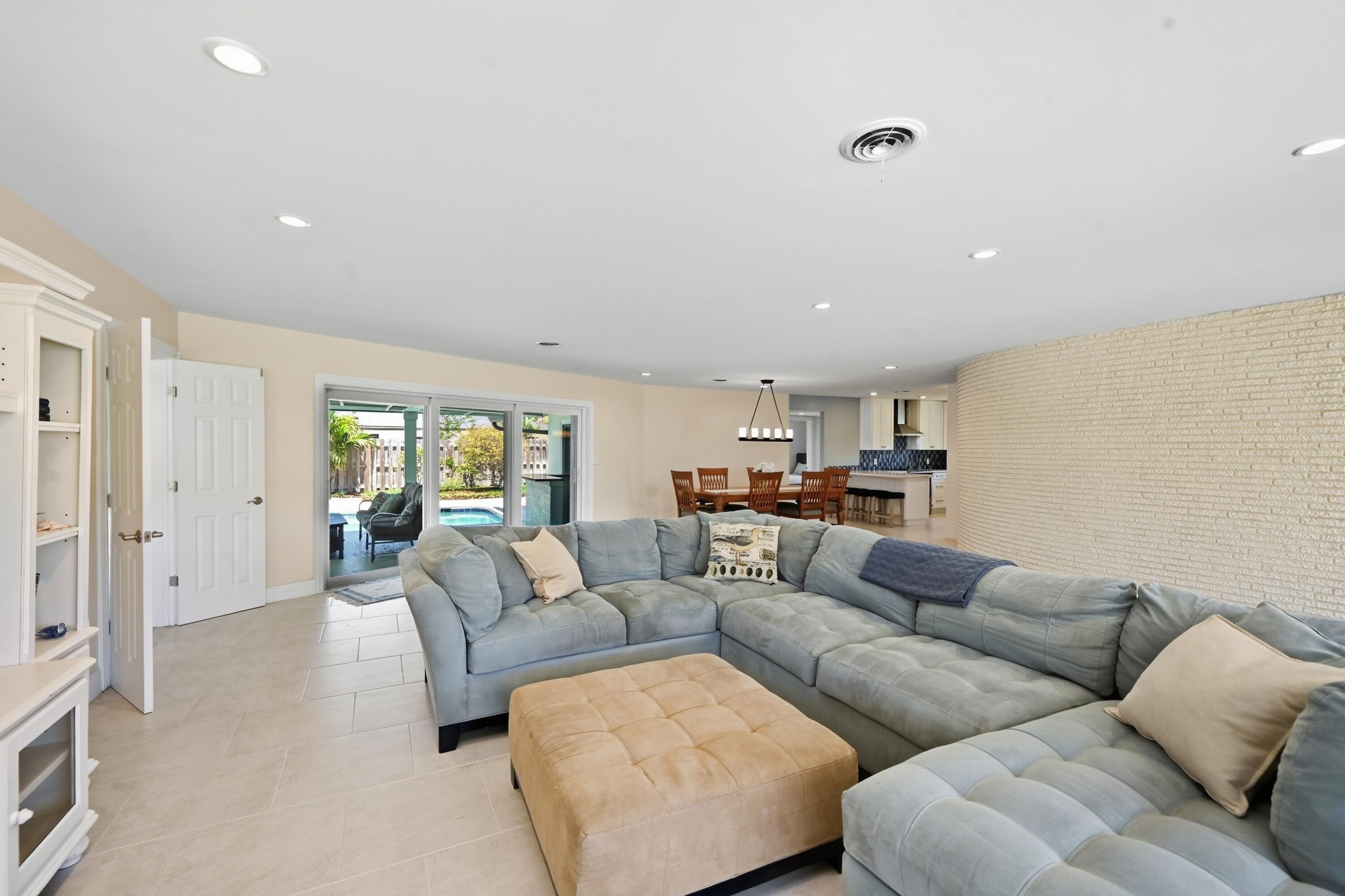 VENETIAN ISLES 3RD SEC - Residential