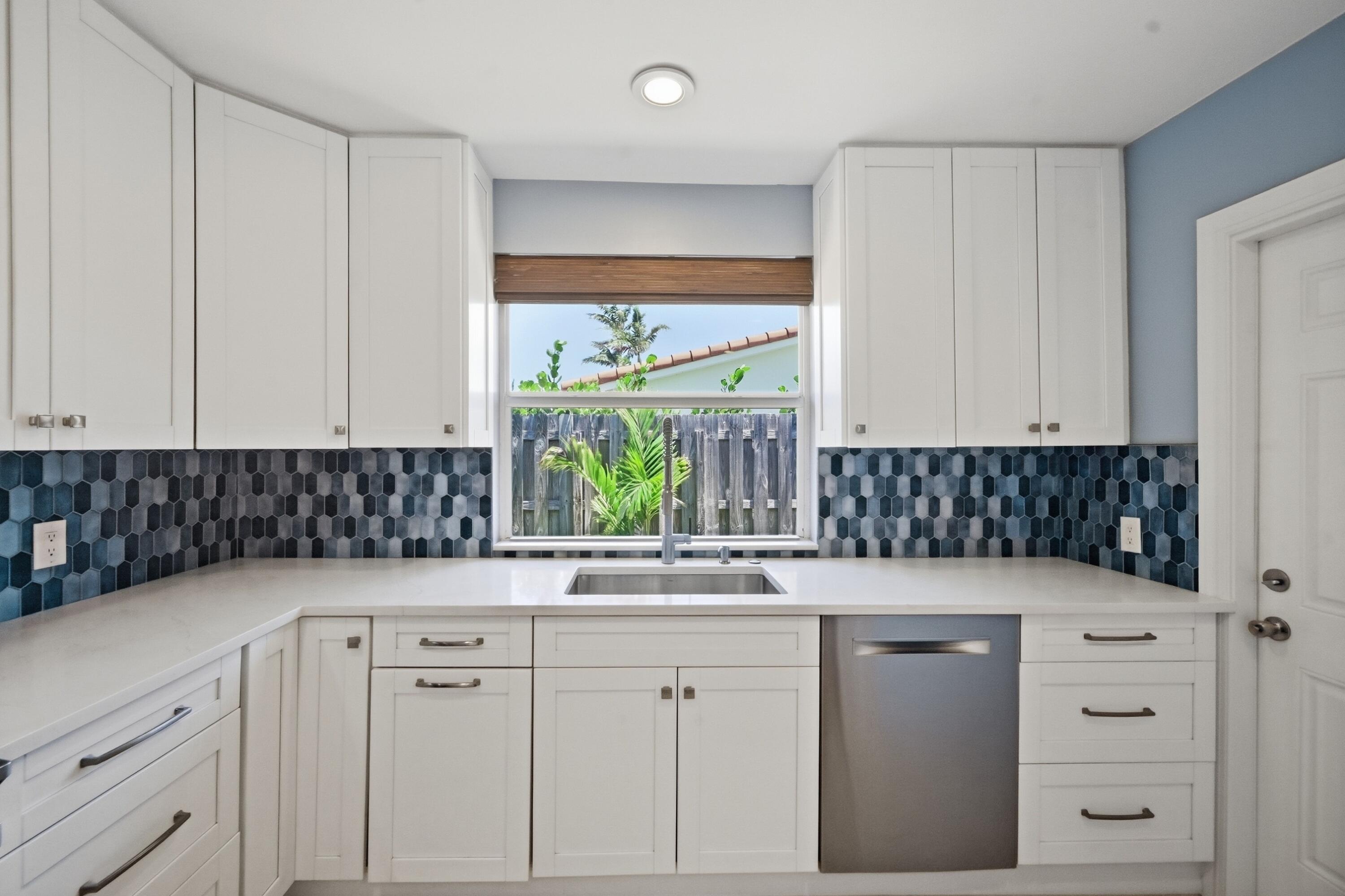 VENETIAN ISLES 3RD SEC - Residential