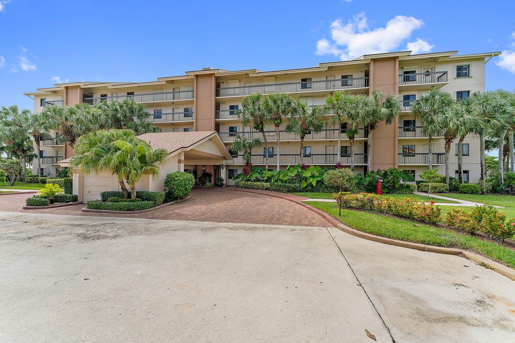 Photo of 1001 Seafarer Circle, Jupiter, FL 33477 (MLS # B26017249)