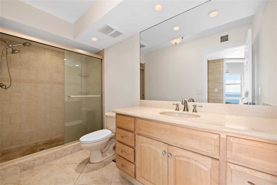 Embassy tower - Residential