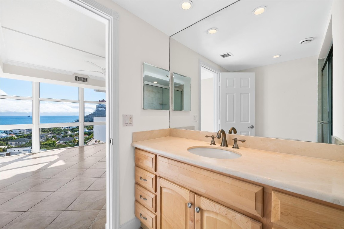 Embassy tower - Residential