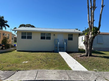 371 Banyan (MAIN HOUSE) Avenue Pahokee FL 33476