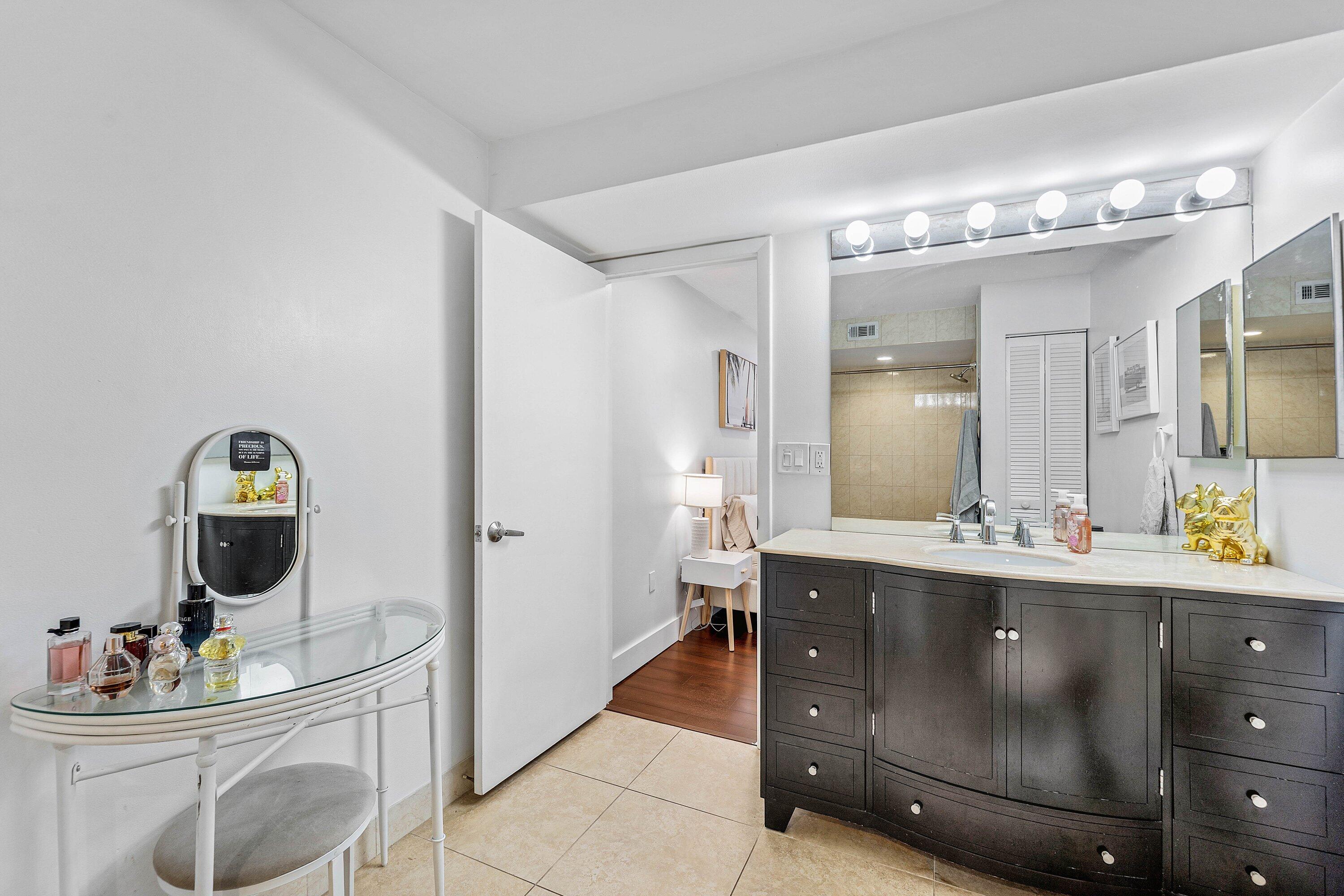 VILLA SONRISA CONDO - Residential