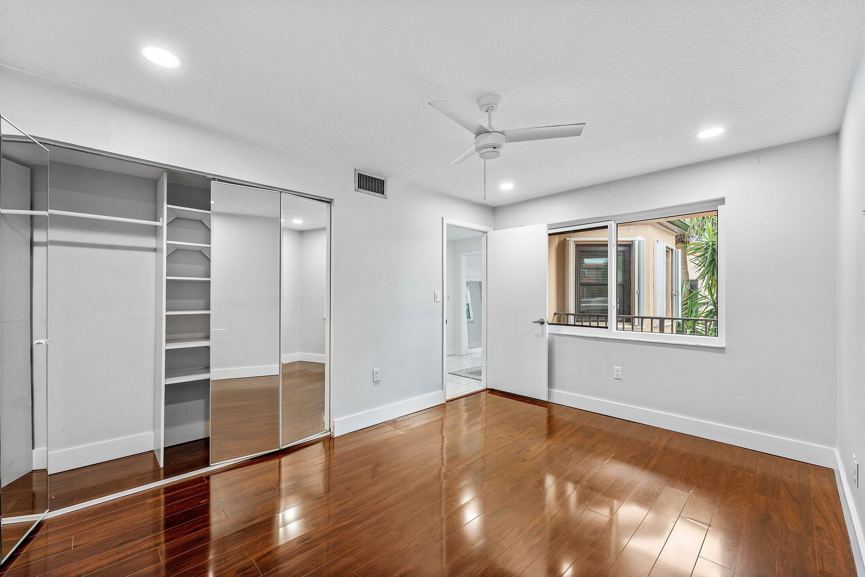 VILLA SONRISA CONDO - Residential