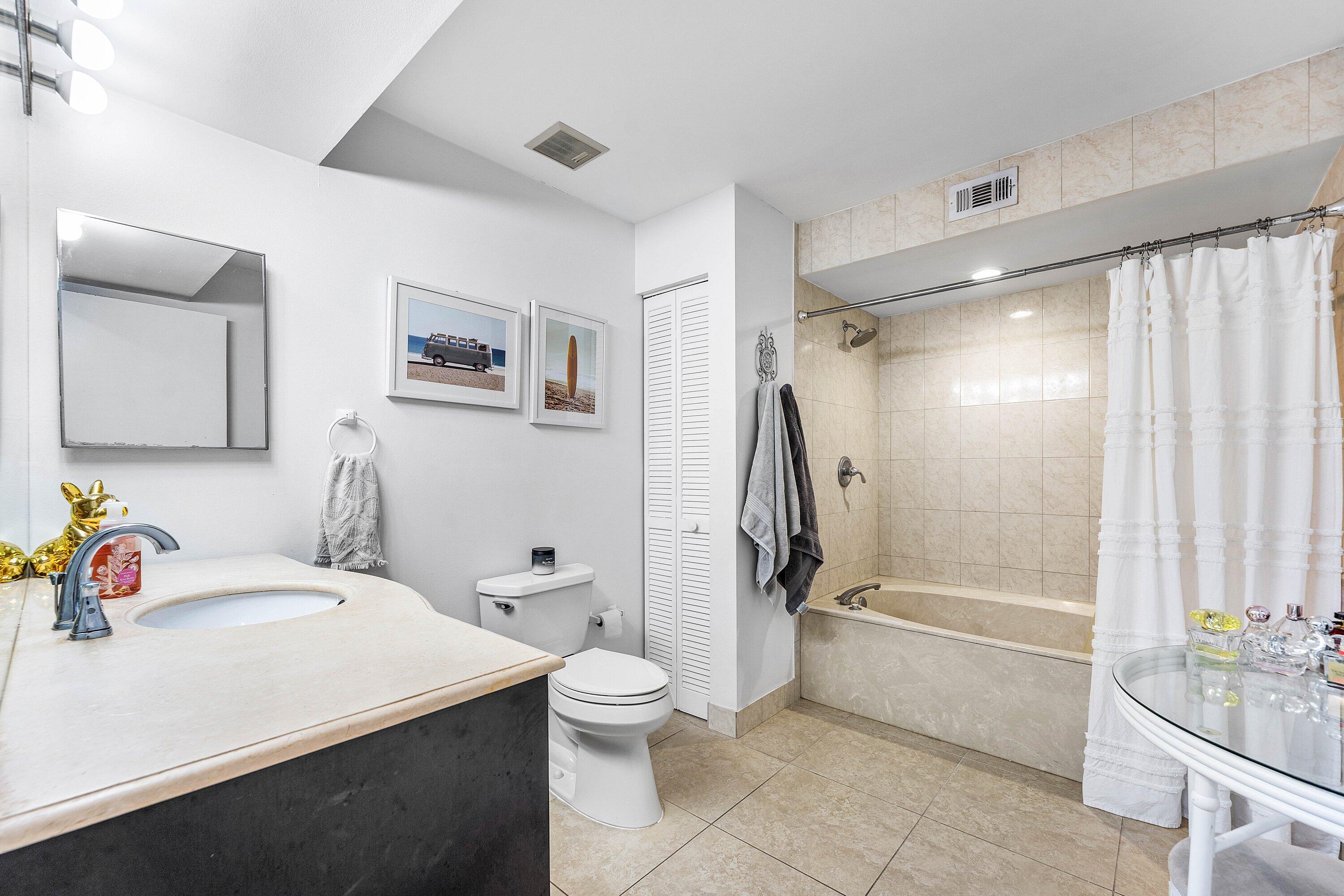 VILLA SONRISA CONDO - Residential