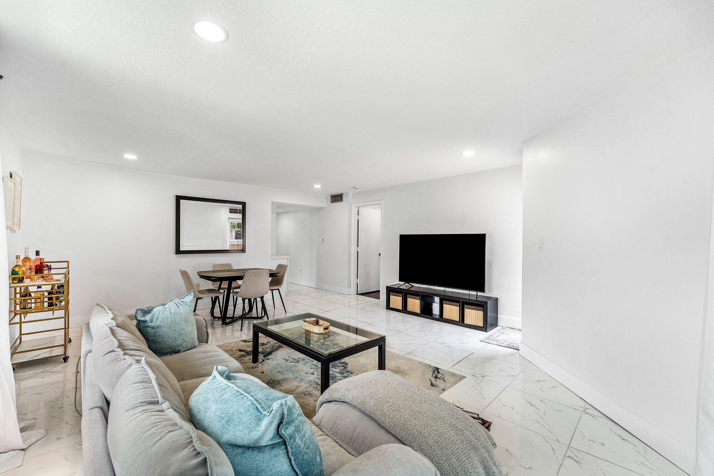 VILLA SONRISA CONDO - Residential