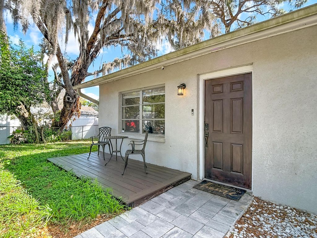 Photo of 5335 Lemon Avenue, Seffner, FL 33584 (MLS # B26009024)