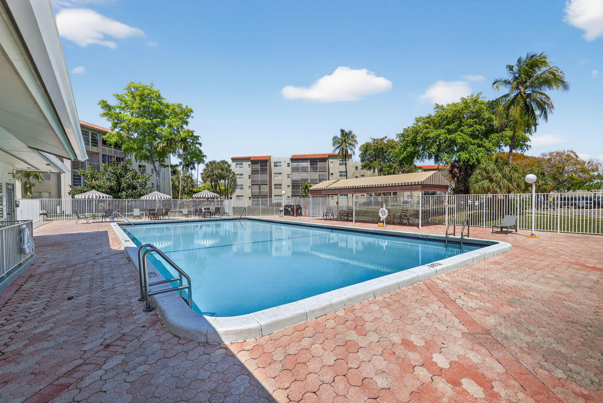 COURTYARDS OF BROWARD CONDOMINIUMS - Residential