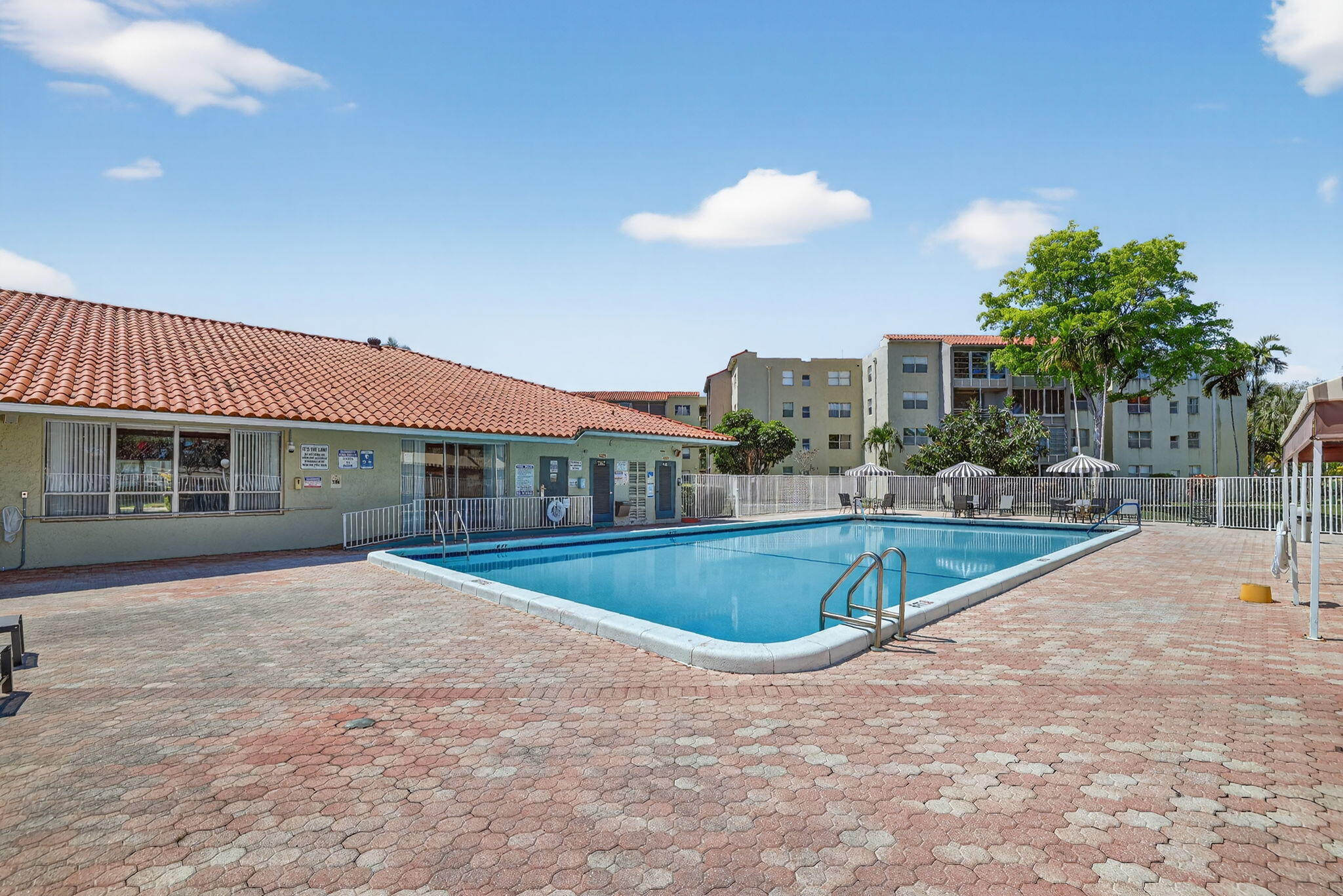 COURTYARDS OF BROWARD CONDOMINIUMS - Residential