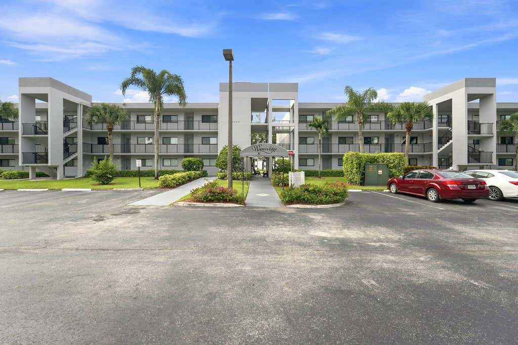 Photo of 15355 LAKES OF DELRAY Boulevard #314, Delray Beach, FL 33484 (MLS # B26062581)
