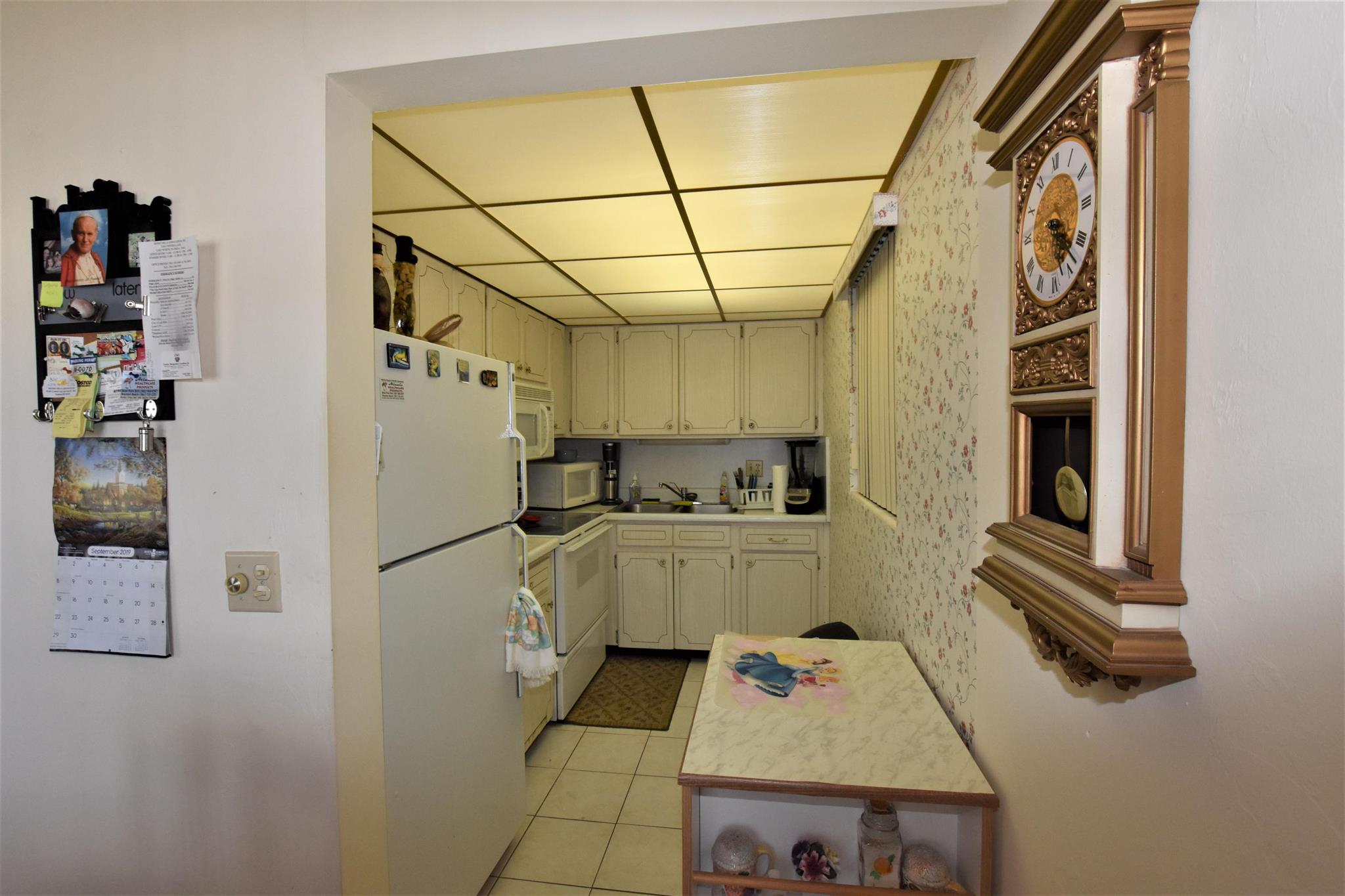 MURRY HILLS APT BLDG COND - Residential Lease