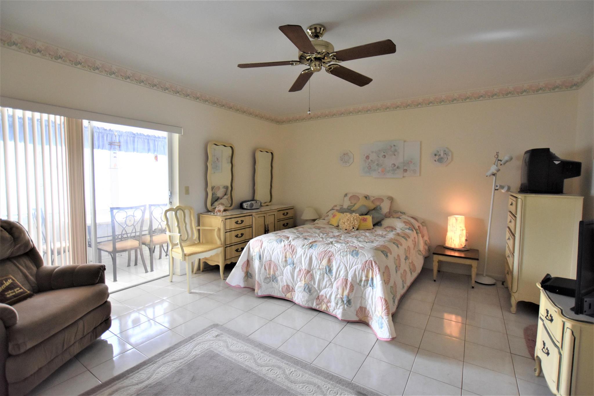 MURRY HILLS APT BLDG COND - Residential Lease
