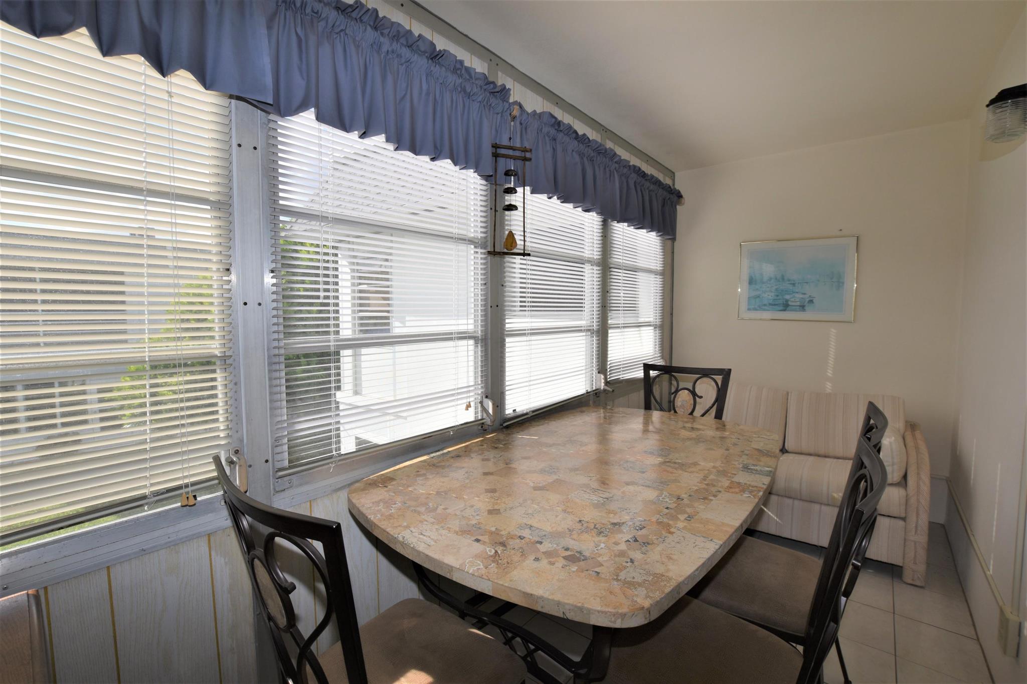 MURRY HILLS APT BLDG COND - Residential Lease
