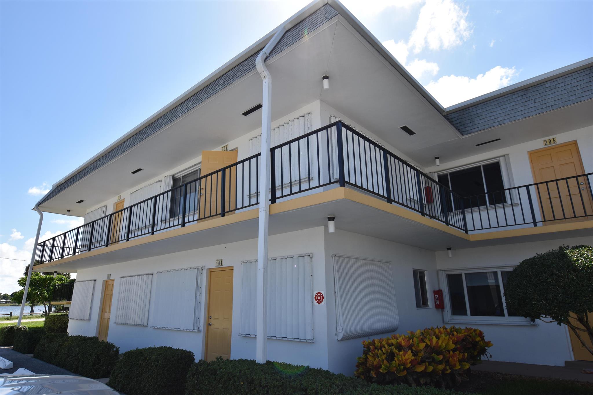 Beautifully furnished, turnkey condo in Murry Hills, a vibrant 55+ community by Lake Osborne. This 1 bedroom, 1 bath corner unit offers 734 sq. ft. on the 2nd floor with a king-size bedroom and a versatile Florida room overlooking the garden. Features include central A/C, tile flooring throughout (no carpet), and basic cable TV & internet included in rent. No pets permitted.Enjoy resort-style amenities: swimming pool, grill area, gym, saunas, bocce, shuffleboard, library, billiards, ping pong, auditorium, arts & crafts room, car wash station, and scenic walking paths around Lake Osborne. Fantastic location just 8 minutes to the beach, and close to downtown West Palm Beach, shopping, and dining.