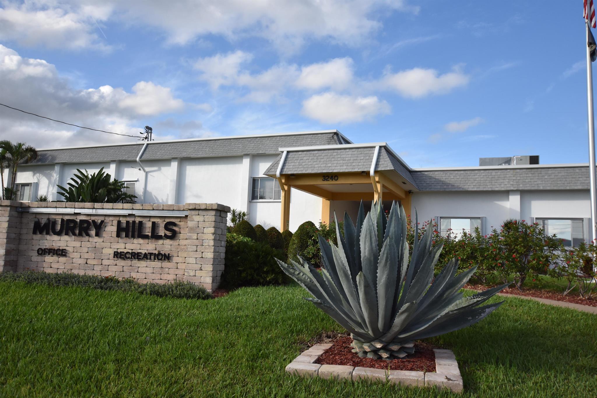 MURRY HILLS APT BLDG COND - Residential Lease