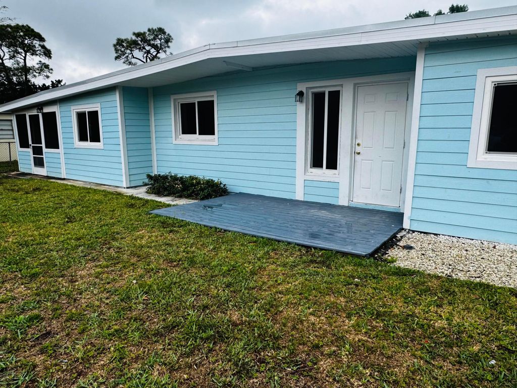 Photo of 360 Barraclough Street, Fort Pierce, FL 34982 (MLS # R11168697)