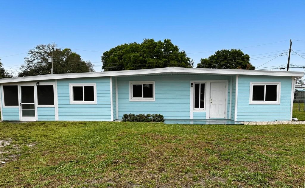 Photo of 360 Barraclough Street, Fort Pierce, FL 34982 (MLS # R11168697)