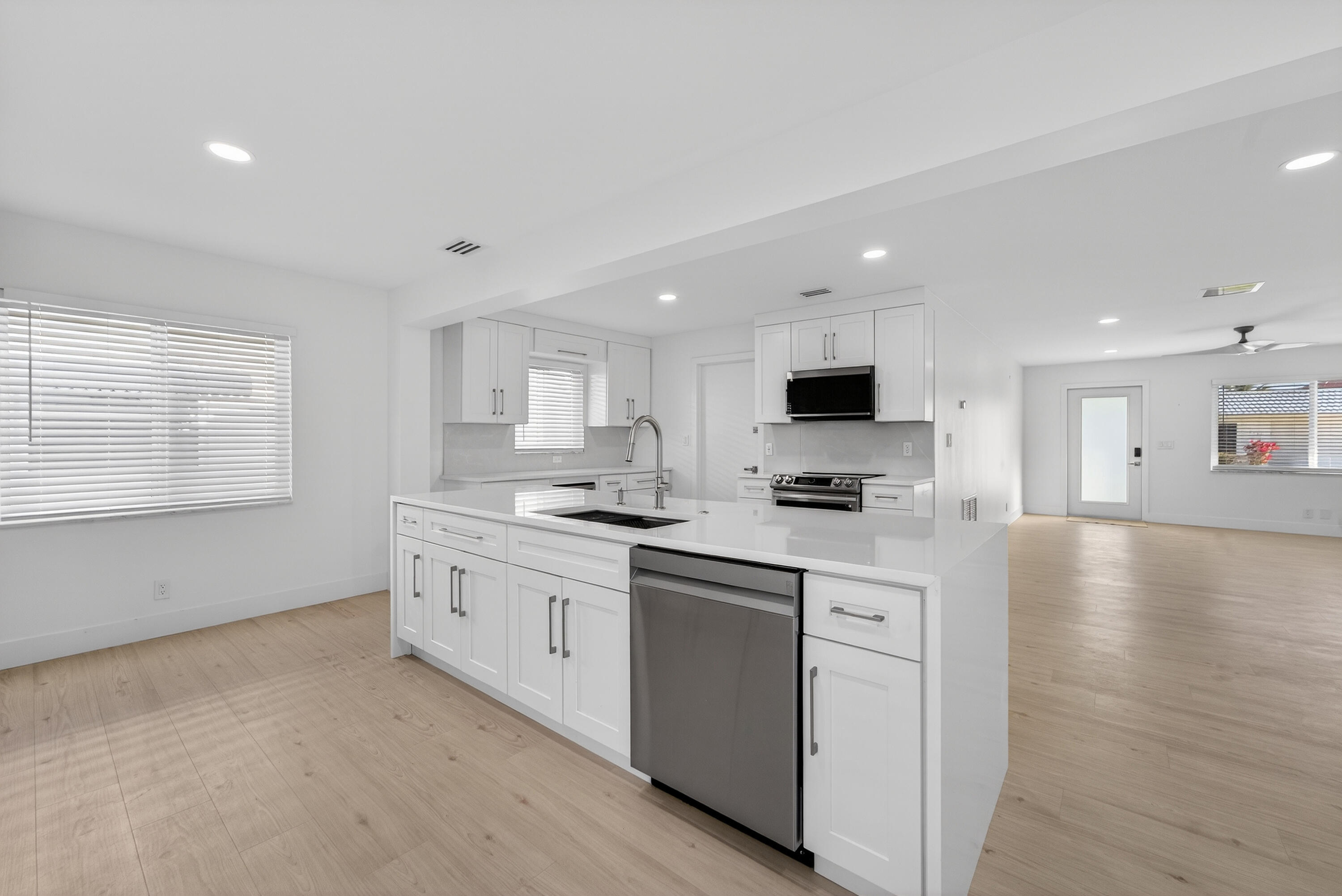 PALM BEACH LEISUREVILLE SEC 8 - Residential