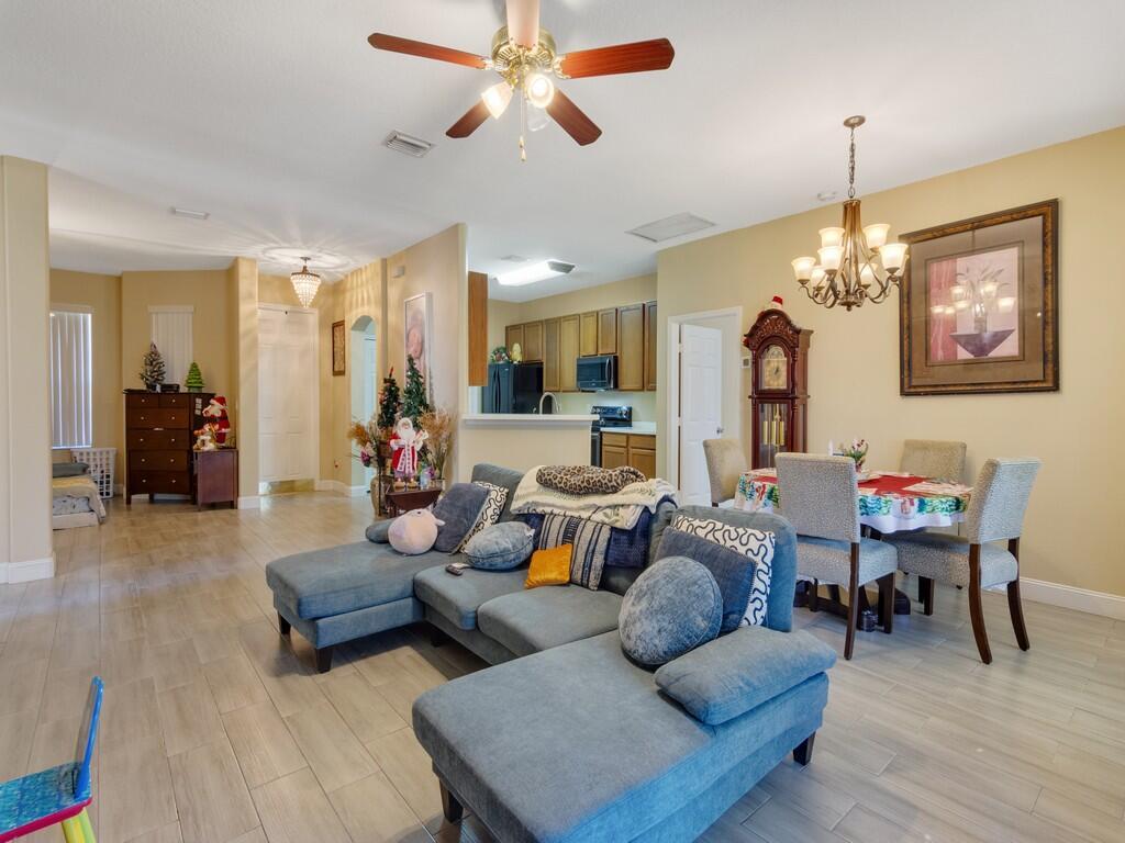 VERO LAKE ESTATES UNIT O - Residential