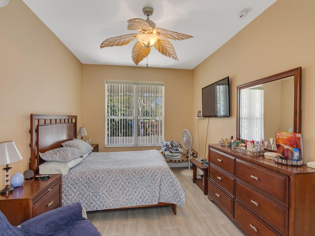 VERO LAKE ESTATES UNIT O - Residential