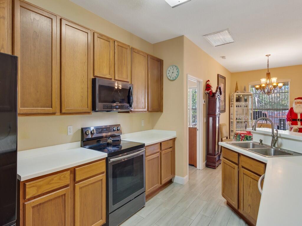 VERO LAKE ESTATES UNIT O - Residential