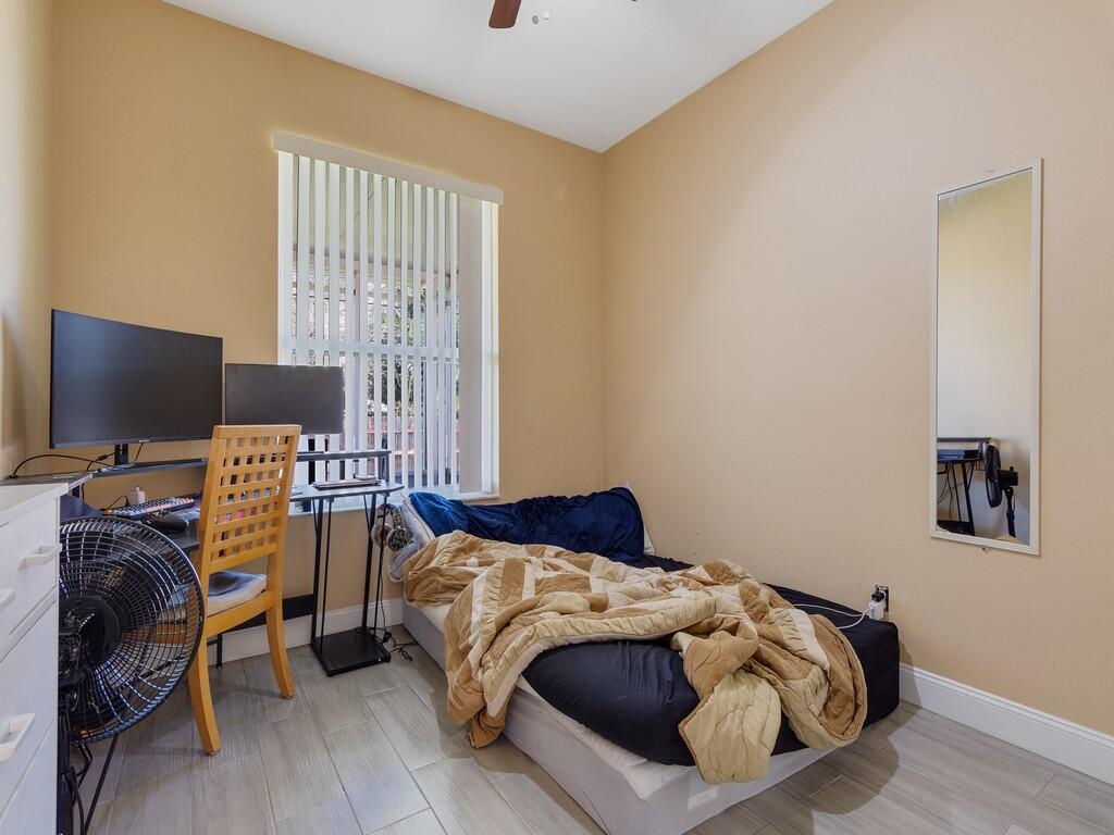 VERO LAKE ESTATES UNIT O - Residential