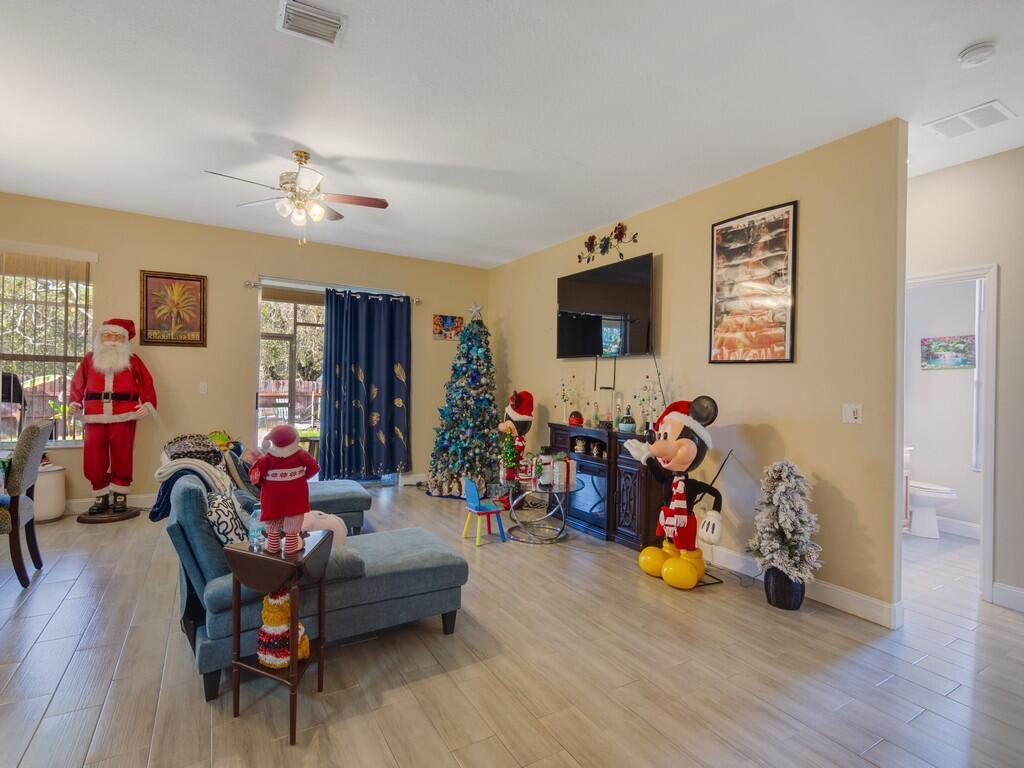 VERO LAKE ESTATES UNIT O - Residential