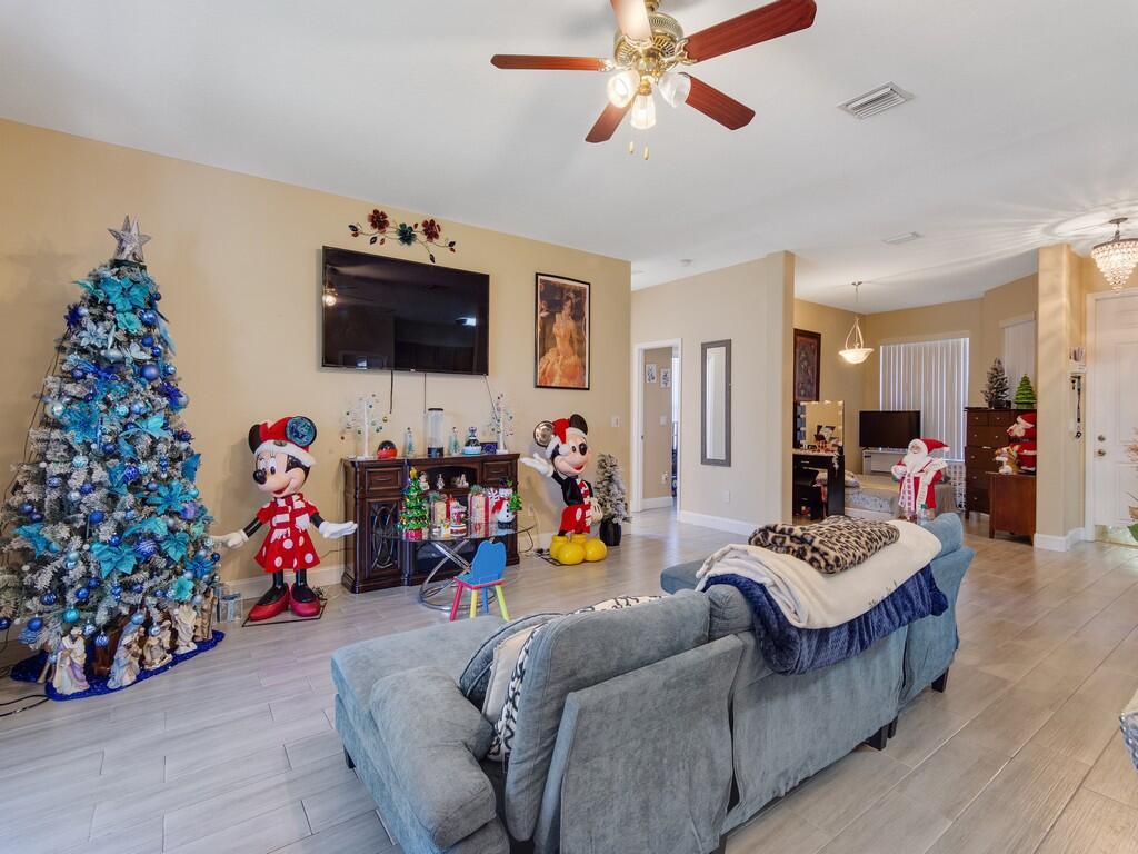 VERO LAKE ESTATES UNIT O - Residential