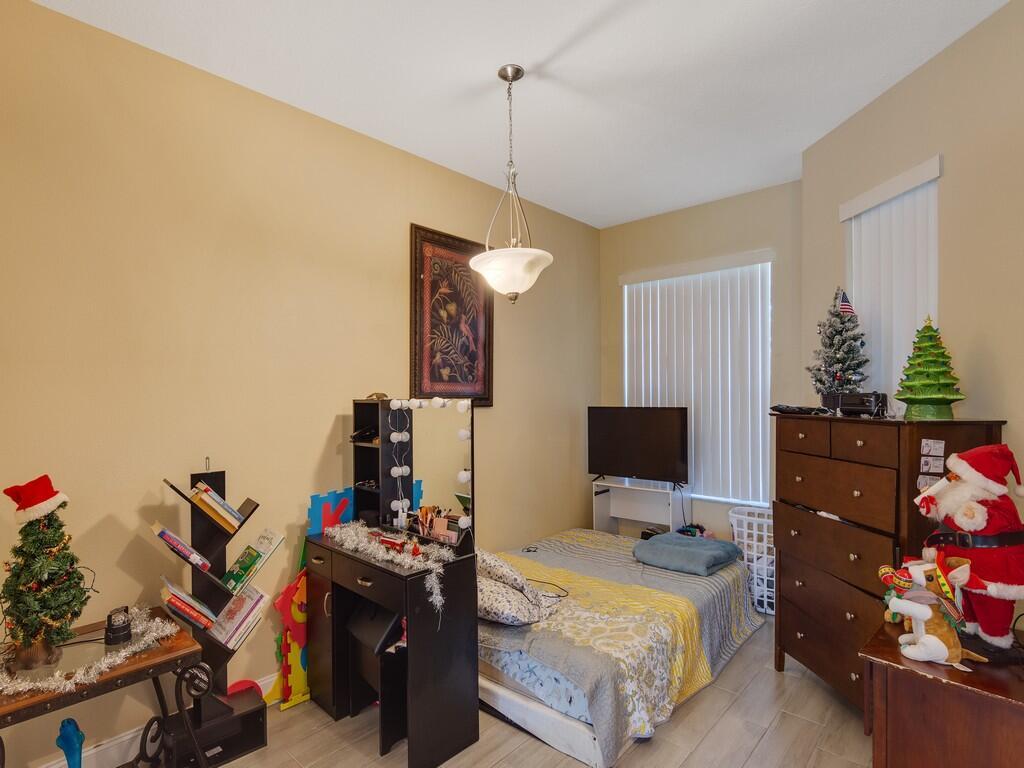 VERO LAKE ESTATES UNIT O - Residential