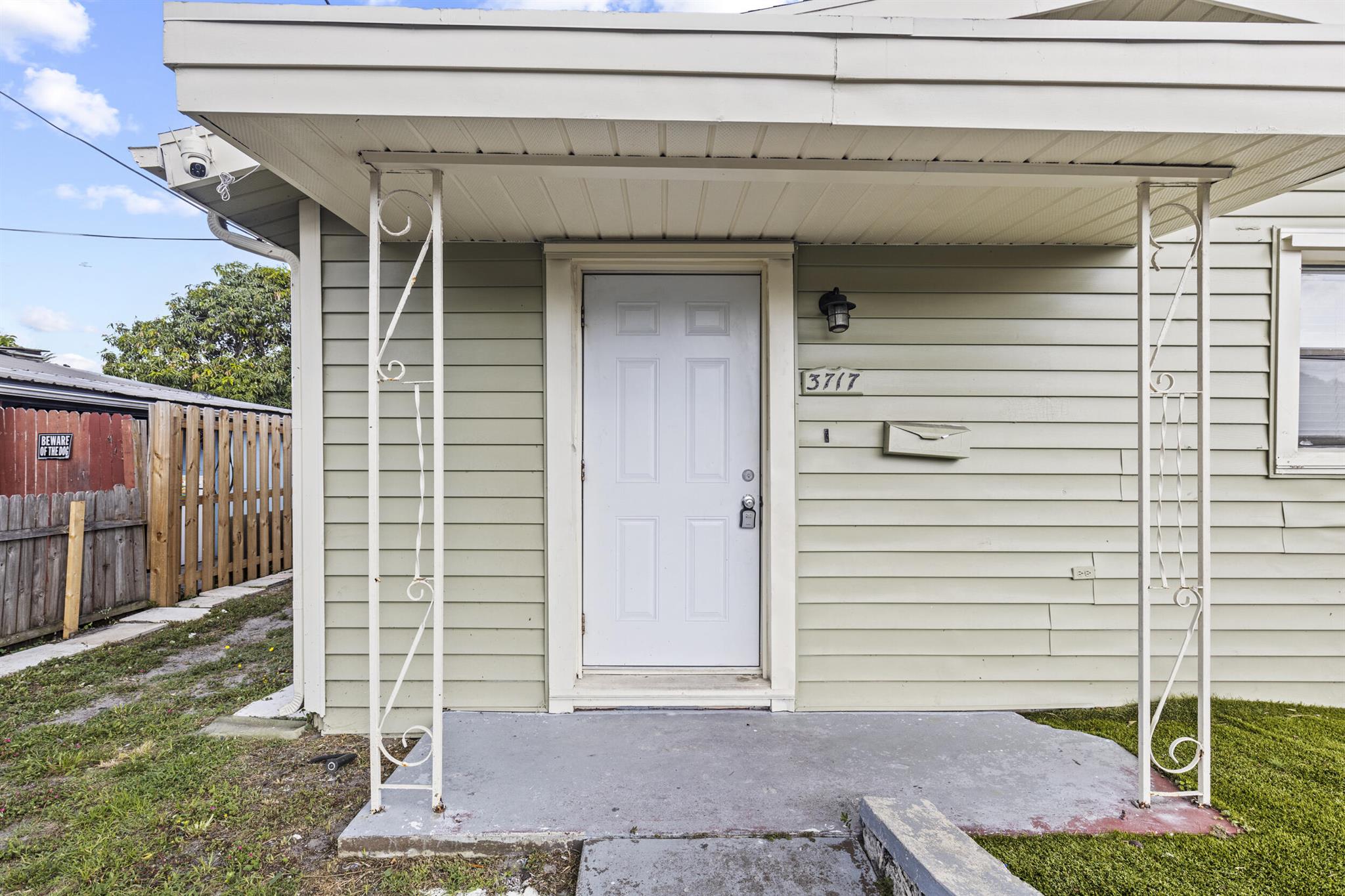 Come see this cozy 3-bedroom/1-bath home with a 1-bed/1-bath detached studio nestled in the tranquil Pinewood Park neighborhood of West Palm Beach. This inviting residence boasts a spacious 1,000 sq ft layout in the main house, featuring a fenced yard perfect for pets and outdoor gatherings. Enjoy the convenience of an in-unit washer and dryer, central air conditioning, and a covered carport offering additional storage options. Situated just minutes from the airport, downtown, brightline, and local amenities, this home provides both comfort and accessibility. Pet-friendly policies ensure your furry companions are welcome.