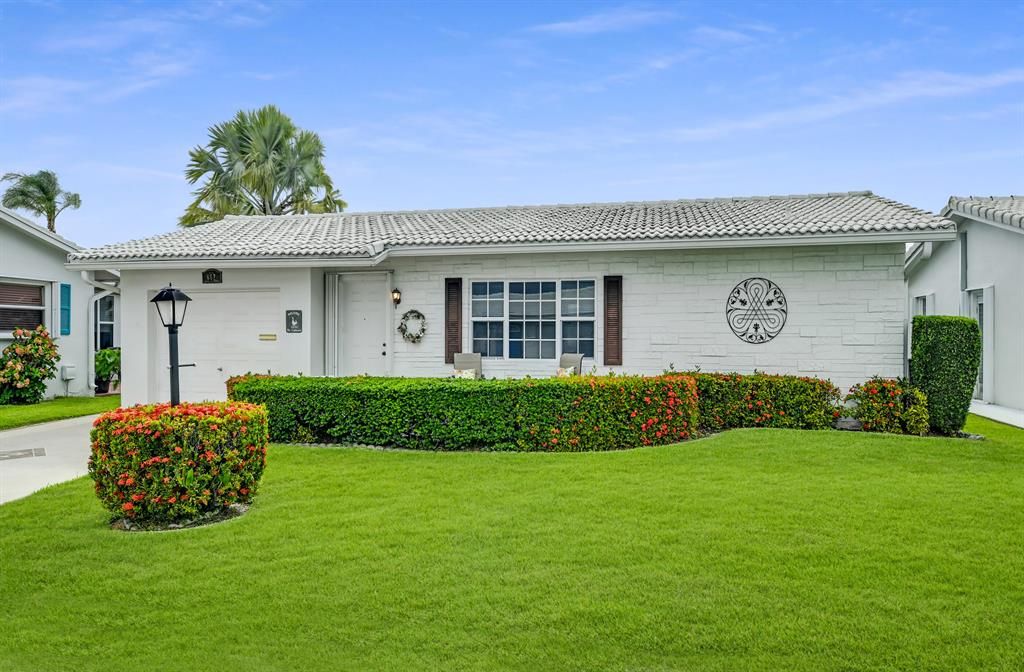 Photo of 602 SW Golf Drive, Boynton Beach, FL 33426 (MLS # R10719114)